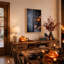 Citrouilles oranges avec bougies allumées sur toile en bois foncé, décoration murale d'Halloween-53287181
