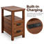 Petite table d'appoint en bois avec station de recharge, 2 tiroirs, ports USB et prises électriques, finition noyer