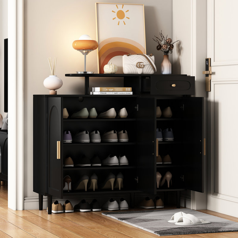 Armoire de salon avec portes arquées et rangement polyvalent, cadre noir élégant avec tablettes réglables