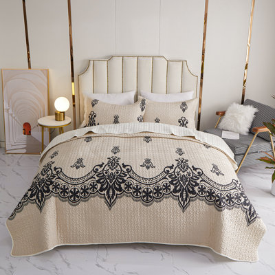 3-Piece Damask Quilt Set - Lightweight Soft Bedspread for Bedroom Decor (1 Quilt, 2 Shams)