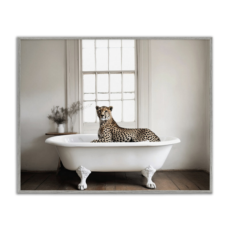 Giclée encadrée «Big Cat Cheetah Bath Time» par Sasha, Estampe numérique Farmhouse, H 24 po x l 30 po