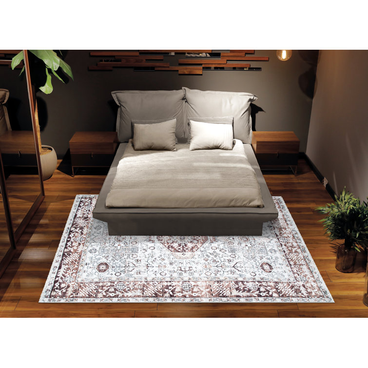 Tapis beige / brun traditionnel lavable et antidérapant 