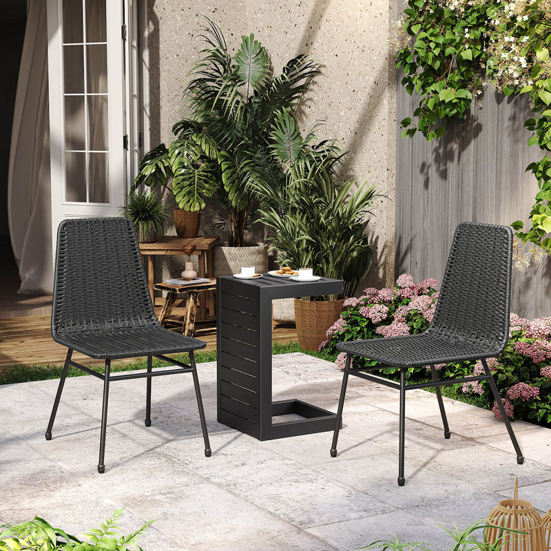 Chaise brun foncé (2) + table d'appoint noire