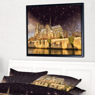 «Notre Dame Cathedral at Night», impression sur toile encadrée