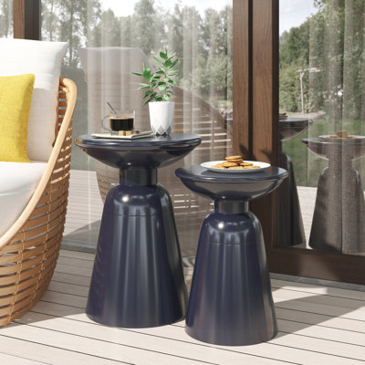 Tables d'appoint d'extérieur en fer avec design évasé, ensemble de 2, durables et élégantes pour un décor de patio moderne