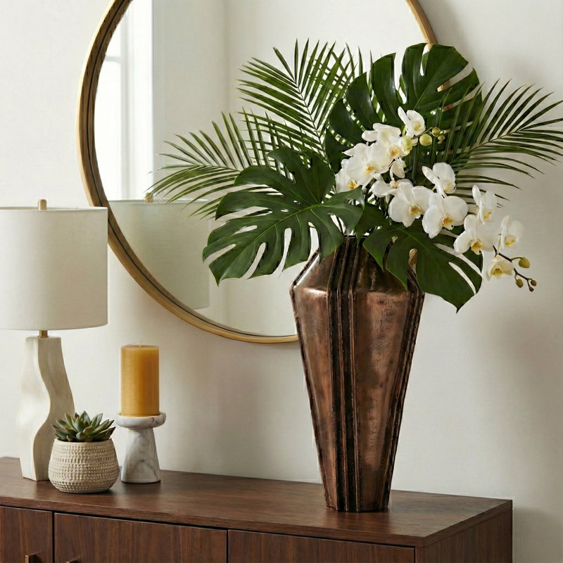 Vase sculptural en métal sculpté pour salon, H 22 po x l 11 po x P 11 po