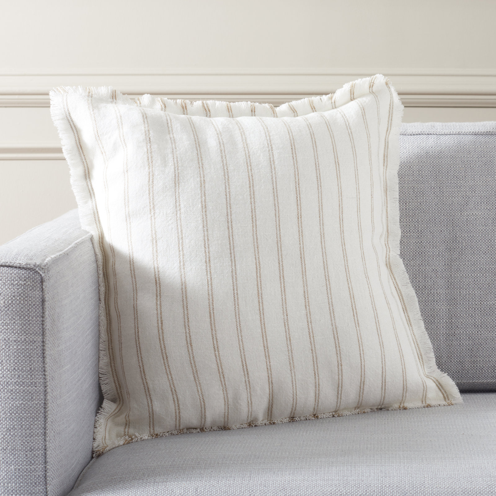 Bertie 20" x 20" Linen Throw Pillow
