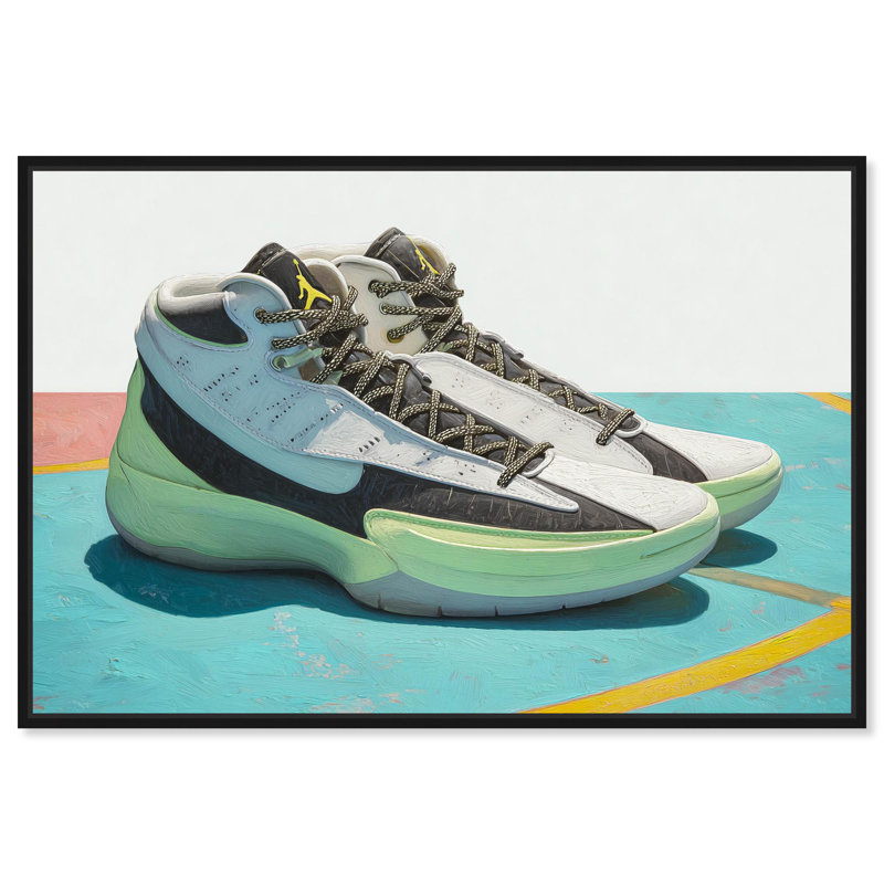 «Sneaker» par Notoriart, H 15 po x l 10 po, Structure noire