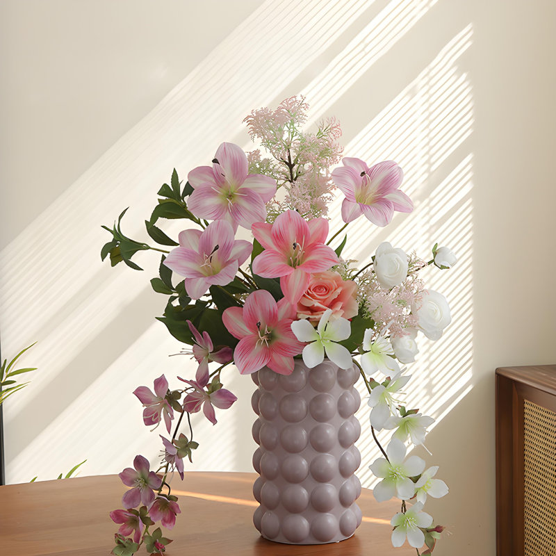Ornements de fleurs simulées