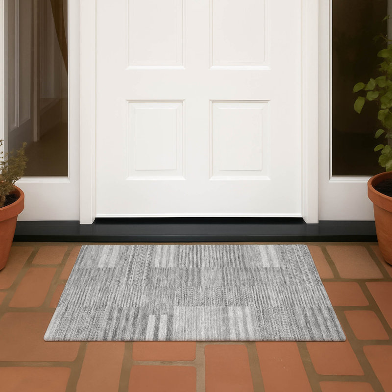 Machine Washable Indoor/Outdoor Chantille ACN2749 Striped Rug, 1'8" x 2'6", Silver