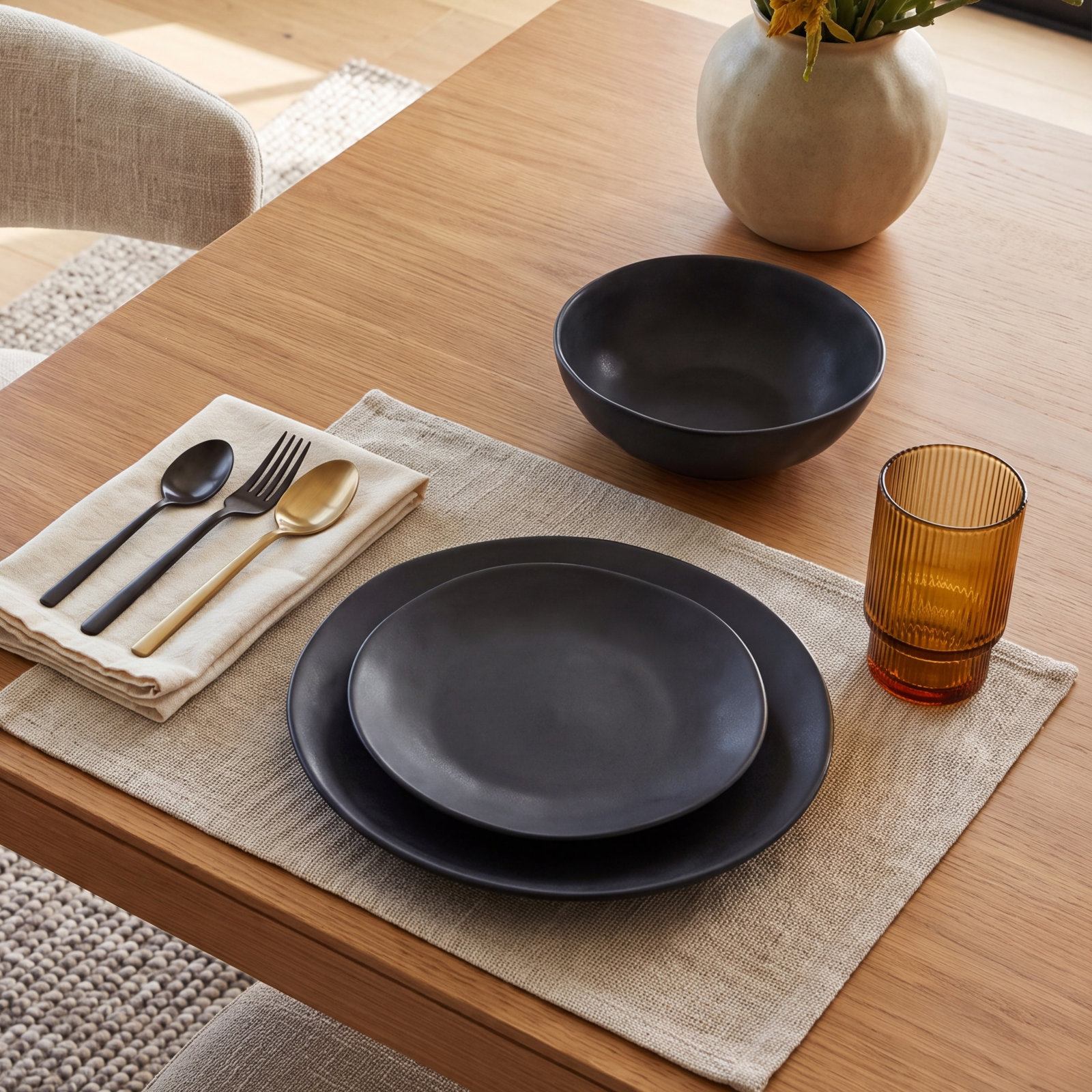 Lysander Stoneware Dinnerware Set - Service for 4, Black
