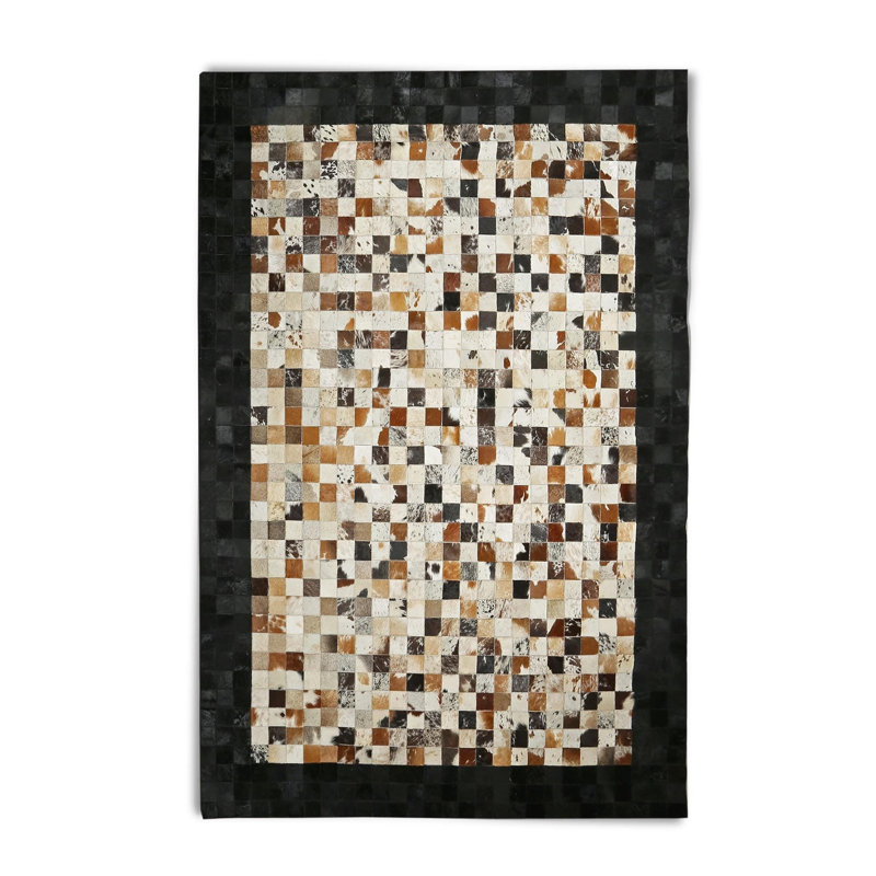 Tapis brun en patchwork de peau de vache avec bordure noire, Tapis de couloir 2 pi x 6 pi