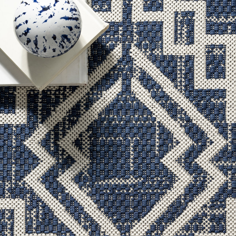 Kailob Southwestern Navy Indoor / Outdoor Area Rug, Rectangle 5' x 8'
