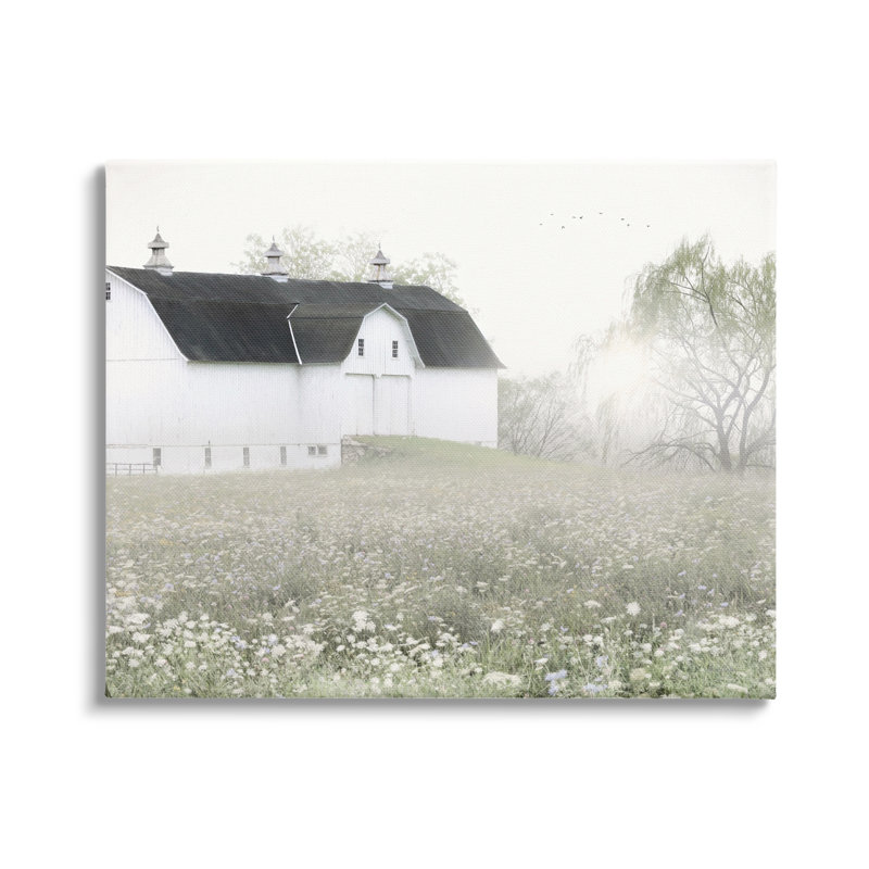 «Peaceful White Barn Countryside Meadow Blooming Buds» par Lori Deiter - Impression sur toile, H 36 po x l 48 po x P 1,5 po