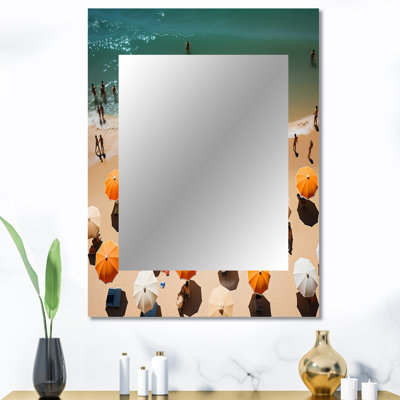 Parasol de plage vue aérienne III - grand miroir mural sable de plage, miroir unique orange, impression d'art en métal