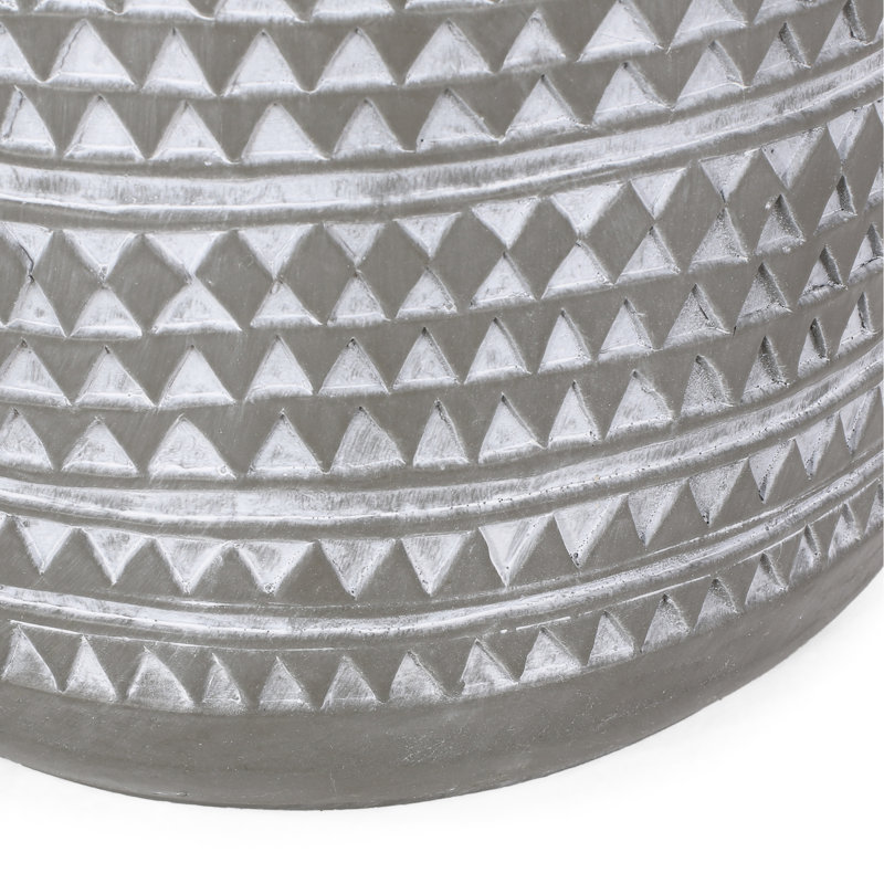 Table d'appoint légère en béton pour l'extérieur - look bohémien. Pratique. Pas d'assemblage. L 15,48 po x P 15,48 po H 18,54 po. Portable. P 15,48 po. Blanc