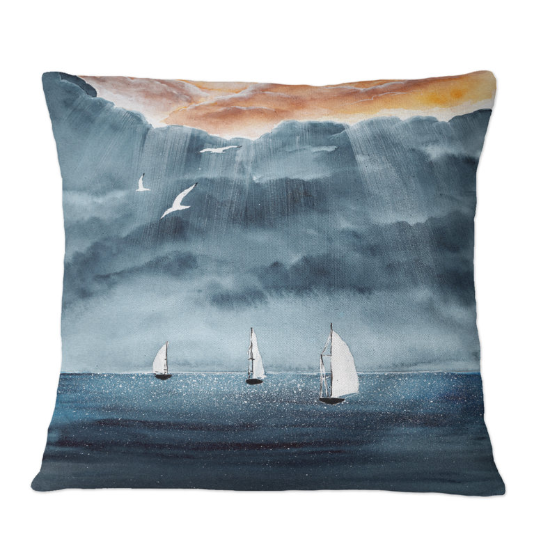 Coussin blanc à voile dans une mer scintillante et apaisante, 18 po x 18 po