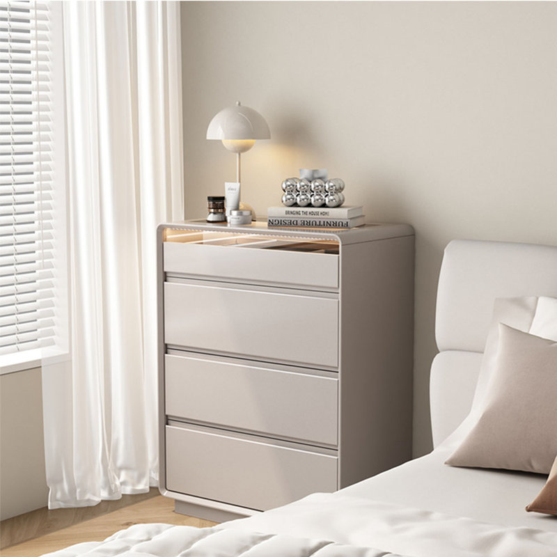 Louls, Beige