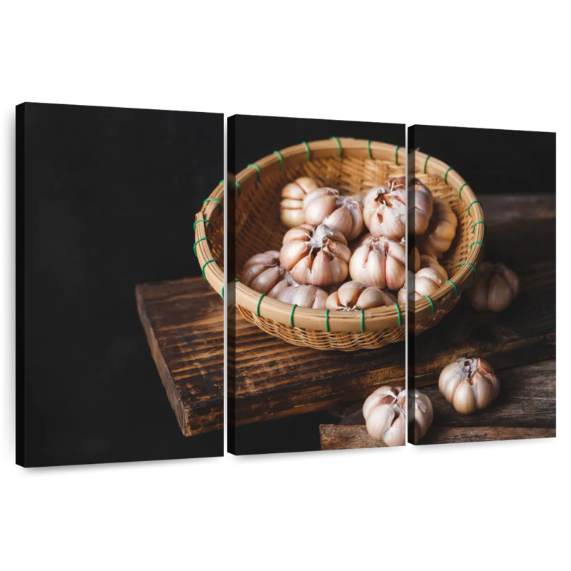 Yarlin Garlic, 20" H x 33" W