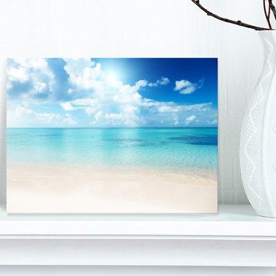 « Sand of Beach in Blue Caribbean Sea » par Lakov - reproduction de photo