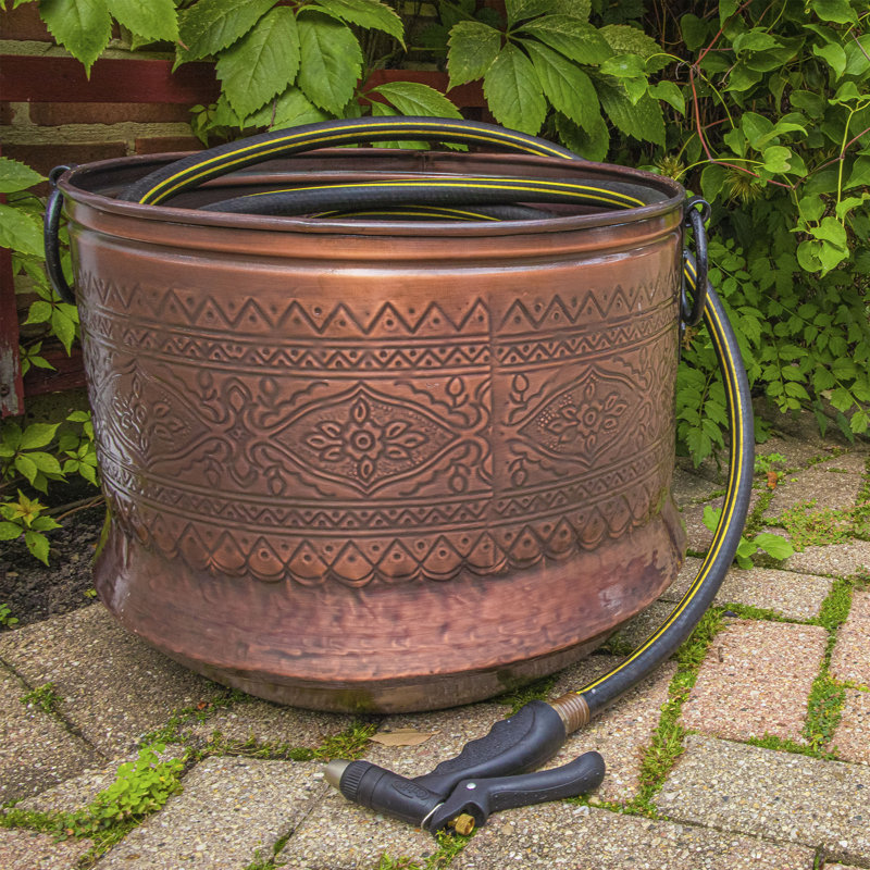Antique Bronze Embossed Metal Hose Holder with Drain Holes