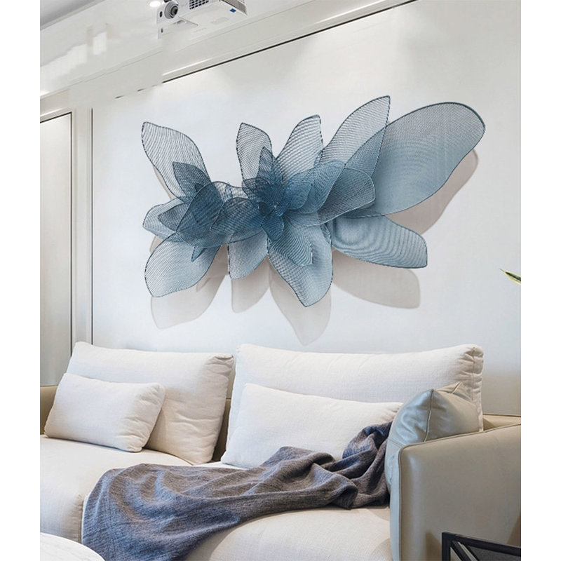 Œuvre en fer de luxe avec fleurs, H 41,34 po x l 70,87 po x P 3,15 po