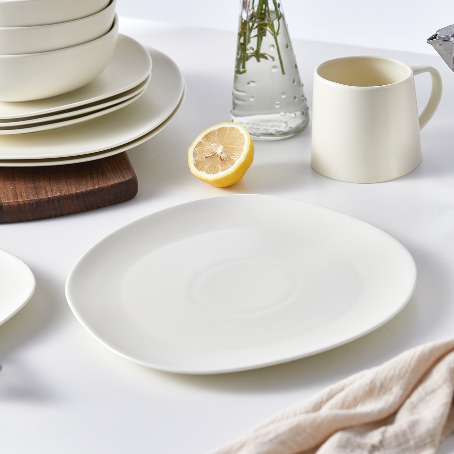 Delilah 11" Porcelain Dinner Plate, Cream