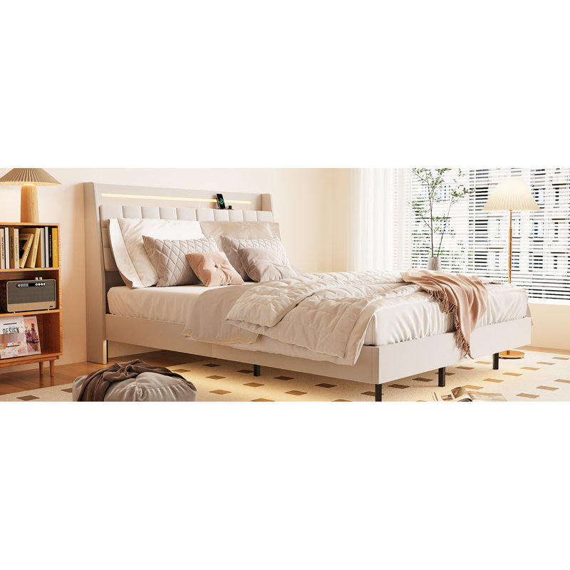 Structure de grand lit avec éclairage à DEL, rangement dissimulé, charge, lumières de revêtement en velours beige, fonction de rangement et de charge,
