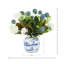 Viburnum et arrangement de magnolia dans un vase décoratif en céramique