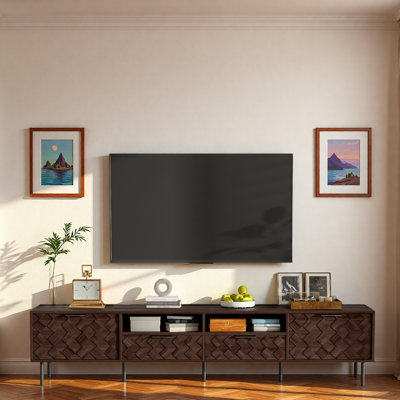 Meuble télé moderne avec rangement fermé, tablettes ouvertes, rangement fermé, gestion des câbles et pieds en fer