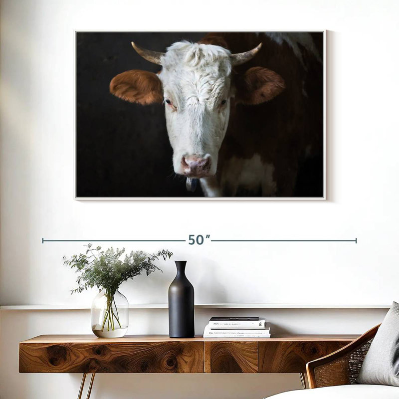 Visage de vache sérieux, Cadre flottant blanc, 40 po x 27 po