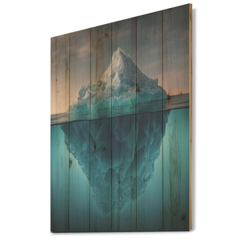 Iceberg moitié sous la surface de l'eau I - art mural bois côtier - bois de pin naturel, L 12 po x H 20 po
