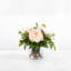 Arrangement de fausses pivoines dans un vase-1872992220