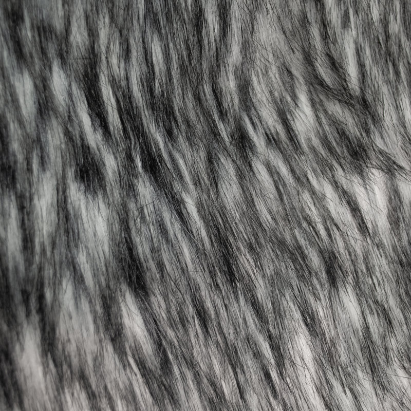 Jeté en fausse fourrure loup gris exotique Thomas Collection®, 60" L x 58" W