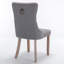 Chaise de salle à manger cloutée avec pieds en bois-872669393