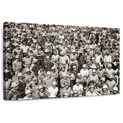 Leisha Crowd Of Laborers
