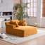 Chaise longue surdimensionnée pour le salon-360582098