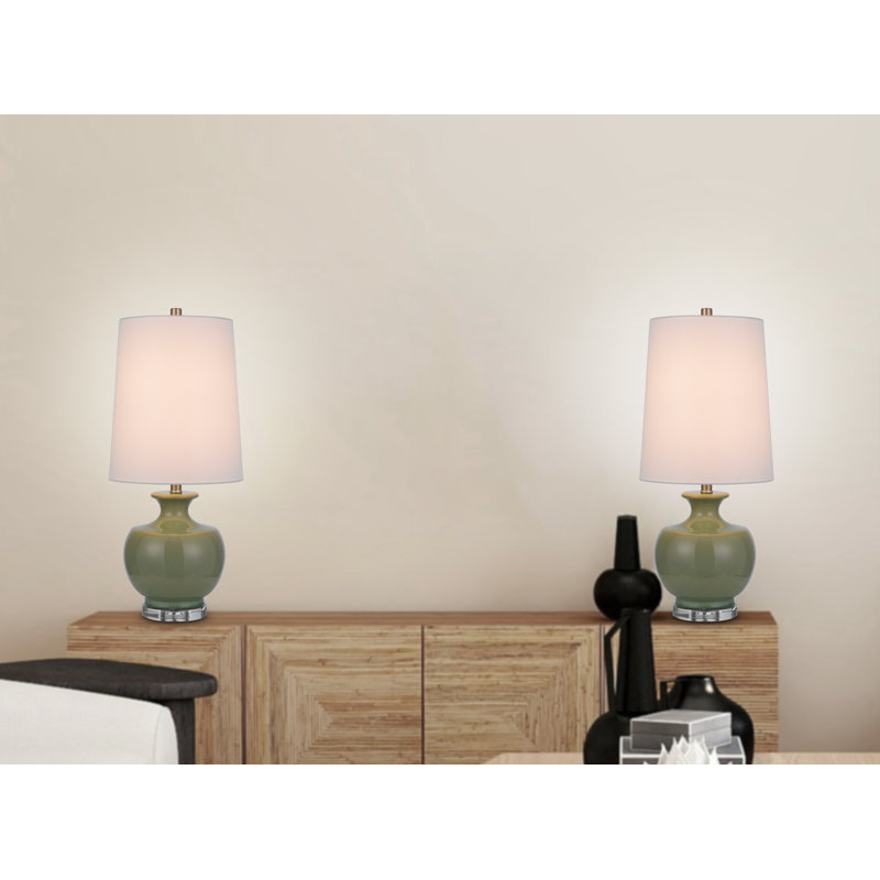 Ensemble de 2 lampes de table 28 po Kela, base en céramique verte, abat-jour blanc