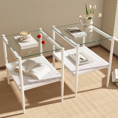 Deux tables d'appoint rectangulaires en verre trempé pour un salon fonctionnel, moderne et relaxant