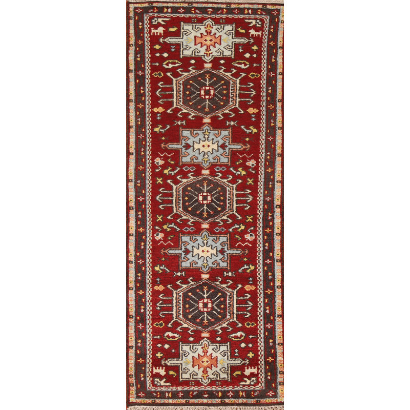 Tapis rouge à motif géométrique 3x8