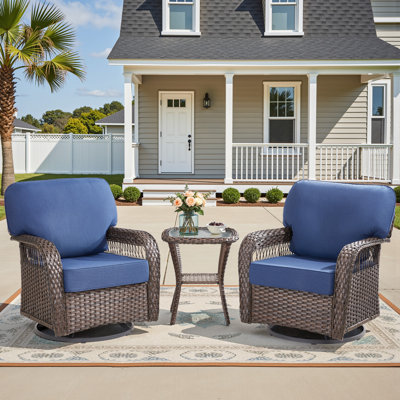Ensemble de meubles d'extérieur en rotin 3 pièces, 2 chaises coulissantes pivotantes en osier toutes saisons avec dossier en T et une table d'appoint en verre trempé pour le patio, le jardin et la piscine