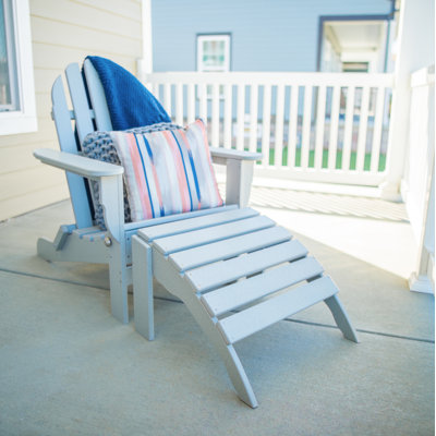 Chaise Adirondack pliante en plastique / résine avec repose-pieds Leighton