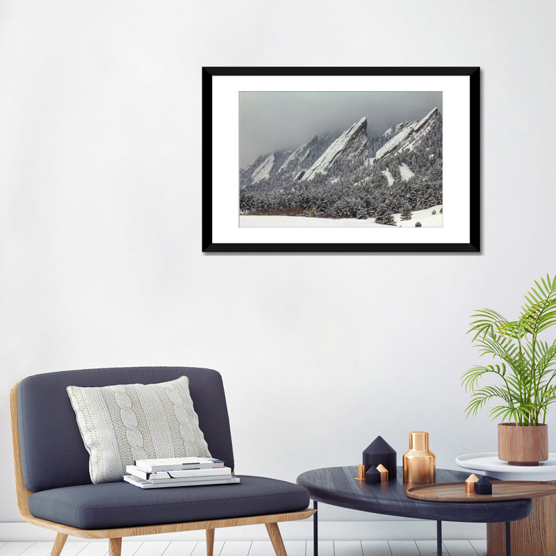 « snow on the flatirons » par bill sherrell, impression sur toile tendue, H 24 po x l 32 po x P 1 po, Blanc