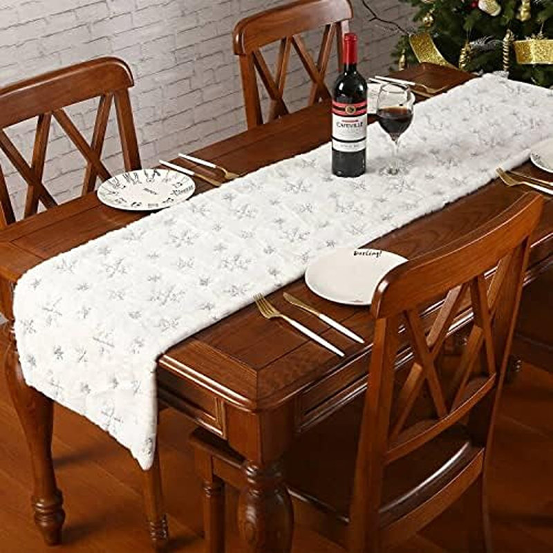 Chemin de table en fausse fourrure de Noël avec flocons de neige à paillettes argentées, décoration de table de luxe épaisse et très douce pour Noël, 15 po x 70 po