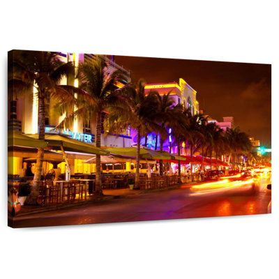 Sireci South Beach Night Life