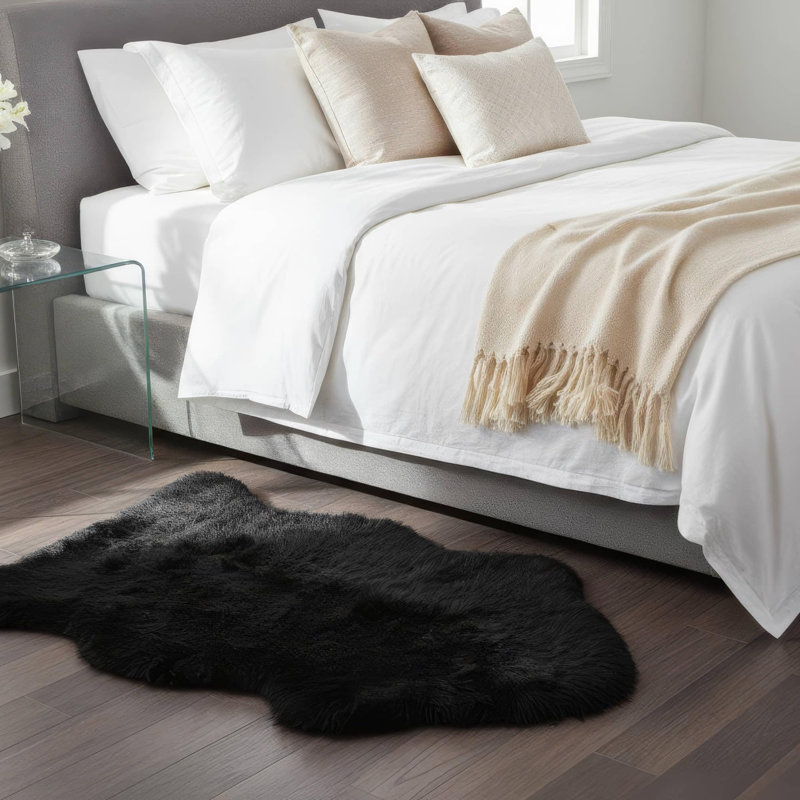 Tapis noir en peau de mouton Bershire, 2' x 3'