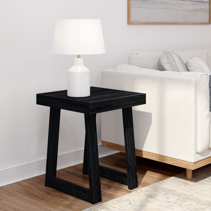 Table de bout en bois massif Hendrik, Brosse noire