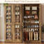 Armoire de rangement haute en bois avec portes en verre et tablettes réglables, garde-manger de style campagne moderne pour salle à manger, salon et bureau, finition universelle