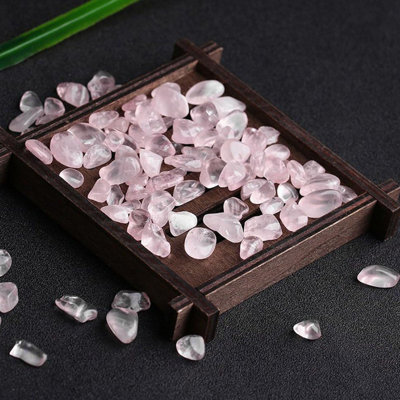 Rose Quartz Crystals, 1Lb Pink Crushed Rose Quartz Chips Bulk Tumbled Stones Irregular Shaped Succulent Pebbles Decorative Rocks For Aquarium Fish Tank Vase Filler DIY Crafts Indoor Plants
