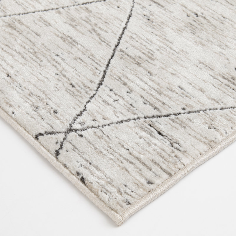 Bungalow Rose Puryear Beige/Taupe Abstract Diamond Indoor Polypropylene Area Rug, Rectangle 4'11.1" x 7'6.6"